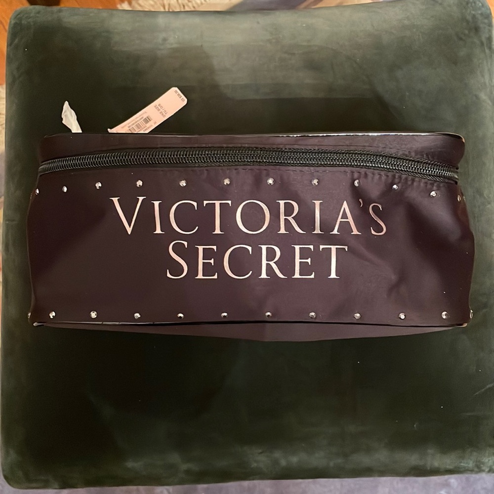 NEW VICTORIA SECRET BLACK COSMETIC CASE WITH HANDLE THREE INSIDE  POCKETS